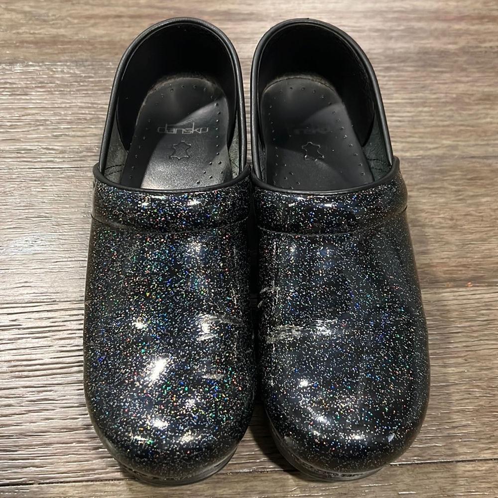 Dansko Glitzy Clog Size 39 US 8.5-9